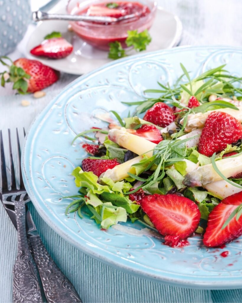 Insalata di asparagi e fragole